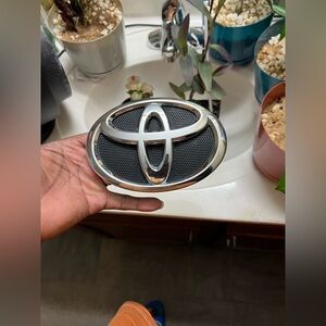 Toyota Camry 2010-2011 Front Grill Emblem 75311-06100 ✅